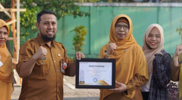 iagam Penghargaan dari BPJS Kesehatan Cabang Mataram sebagai Fasilitas Kesehatan Berkomitmen Kategori RS Kelas B Kedeputian Wilayah XI Tahun 2024